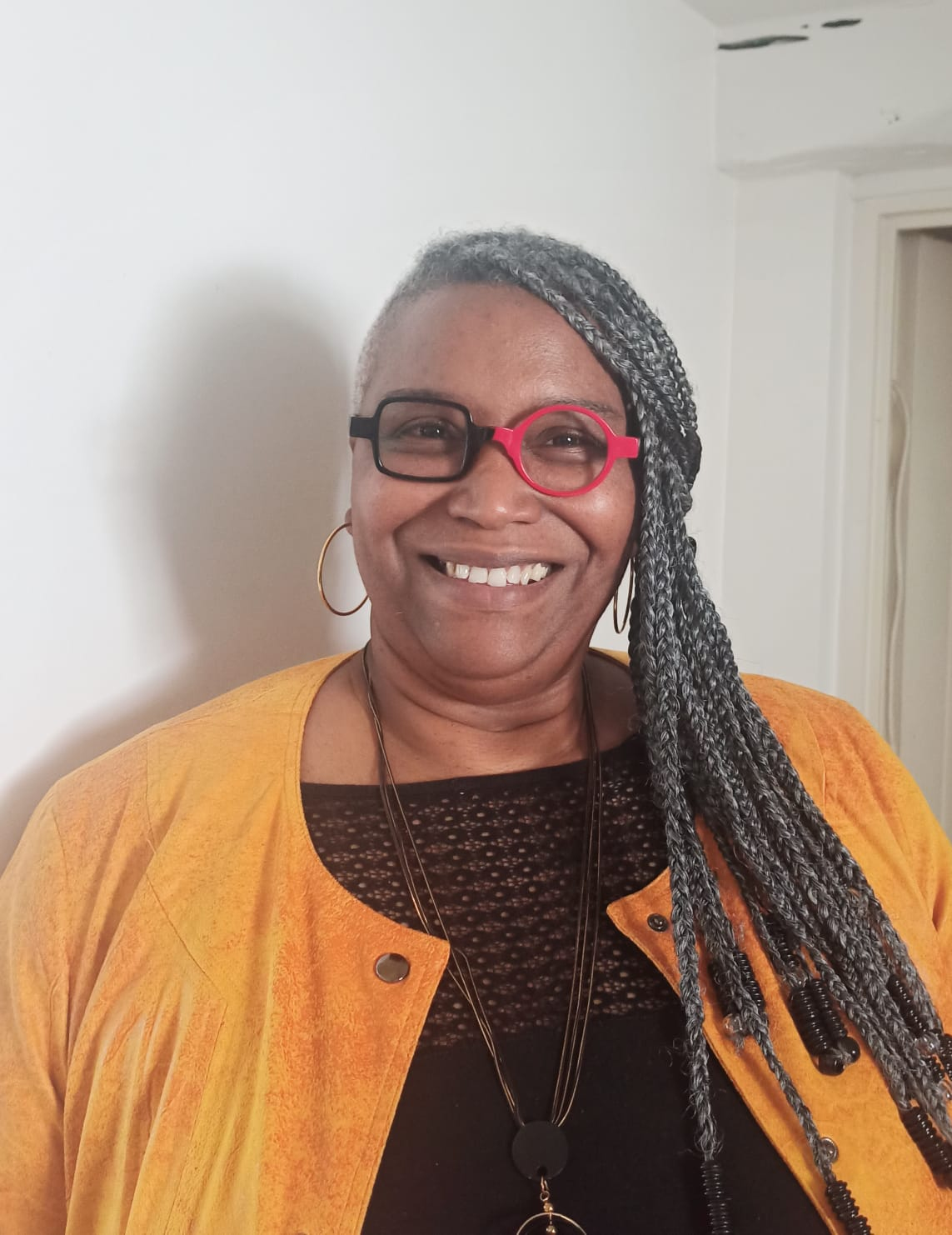 Marie-Hélène COUJI-PRZYBYLEK Cheffe de chœur de MELTING VOICES